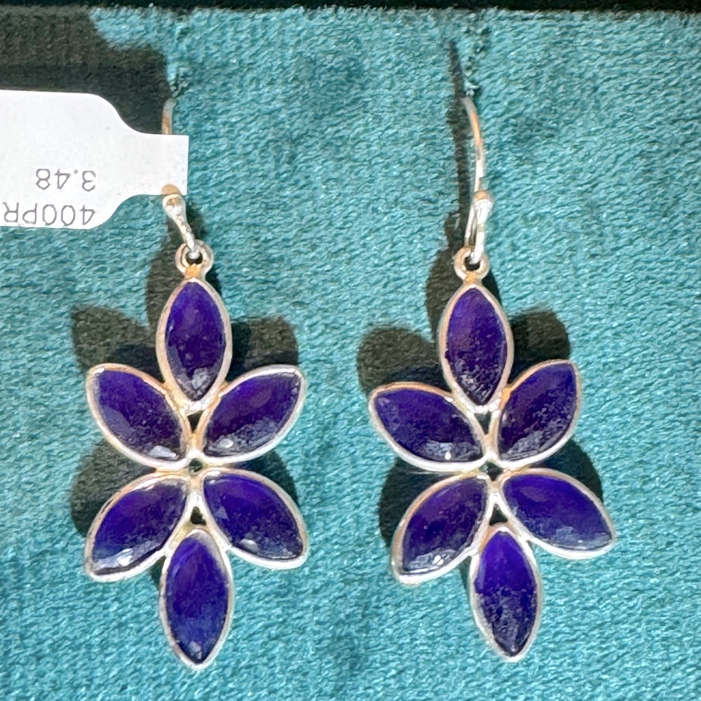 925 Sterling Silver earrings with genuine Amethyst.